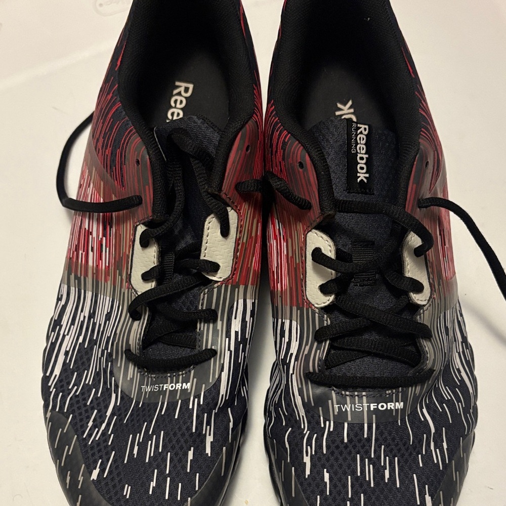 Reebok Men's Black, Red & White Twistform Training Sneakers